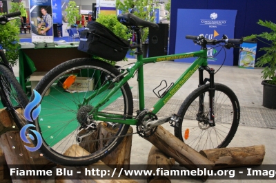 Mountain Bike
Corpo Forestale dello Stato
Servizio Velomontato
in esposizione a
Emergency Expo 2015
Parole chiave: Mountain Bike