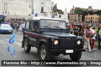 Land Rover Defender 90
Carabinieri
Nucleo Cinofili Roma
CC AJ 257
Parole chiave: land-rover defender_90 ccaj257 festa_della_repubblica_2011