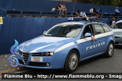 Alfa Romeo 159 Sportwagon Q4
Polizia di Stato
Polizia Stradale
POLIZIA F9262
Parole chiave: alfa-romeo 159_sportwagon_q4 poliziaf9262 festa_della_repubblica_2011