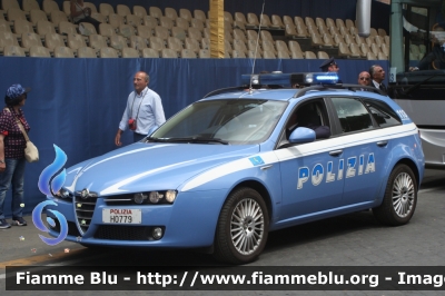 Alfa Romeo 159 Sportwagon Q4
Polizia di Stato
Polizia Stradale
POLIZIA H0779
Parole chiave: alfa-romeo 159_sportwagon_q4 poliziah0779 festa_della_repubblica_2011