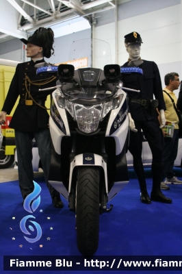 Honda Integra 750
Polizia Roma Capitale
in esposizione a
Emergency Expo 2015
Parole chiave: Honda Integra_750 emergency_expo_2015