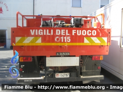 Iveco 80-16
Vigili del Fuoco
Comando Provinciale di Roma
Distaccamento cittadino di Ostia (RM)
Allestimento Baribbi
VF 14787
Parole chiave: Iveco 80-16 VF14787