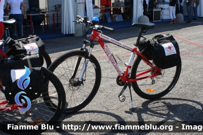 Mountain Bike Specialized
Croce Rossa Italiana
Comitato dei Comuni dell'Appia (RM)
Parole chiave: Mountain_Bike Specialized roma_drone_show_2015