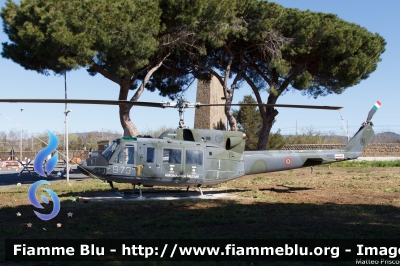 Agusta-Bell AB 212
Aeronautica Militare
Guardian Gate Aeroporto Militare di Furbara
Cerveteri (RM)
9-73
Parole chiave: Agusta-Bell_AB_212 9-73