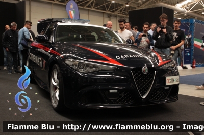 Alfa Romeo Nuova Giulia Quadrifoglio
Carabinieri
Nucleo Operativo e RadioMobile di Roma
CC DK 554
Parole chiave: Alfa-Romeo Nuova_Giulia_Quadrifoglio CCDK554