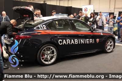 Alfa Romeo Nuova Giulia Quadrifoglio
Carabinieri
Nucleo Operativo e RadioMobile di Roma
CC DK 554
Parole chiave: Alfa-Romeo Nuova_Giulia_Quadrifoglio CCDK554