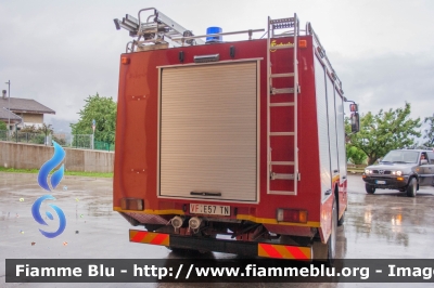 Iveco EuroCargo 135E23 4x4 I serie
Vigili del Fuoco
Unione distrettuale di Cles
Corpo Volontario di Coredo (TN)
allestito Fulmix
VF E57 TN
Parole chiave: Iveco EuroCargo_135E23_4x4_Iserie VFE57TN