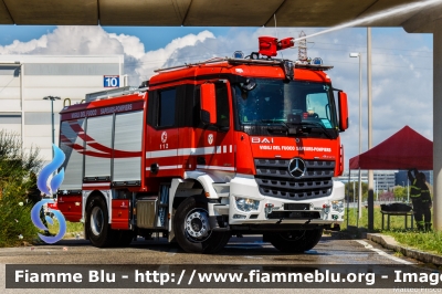 Mercedes-Benz Arocs 1832
Vigili del Fuoco
Corpo Permanente di Aosta
AutoPompaSerbatoio allestimento BAI
Parole chiave: Mercedes-Benz Arocs_1832