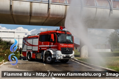 Mercedes-Benz Arocs 1832
Vigili del Fuoco
Corpo Permanente di Aosta
AutoPompaSerbatoio allestimento BAI
Parole chiave: Mercedes-Benz Arocs_1832