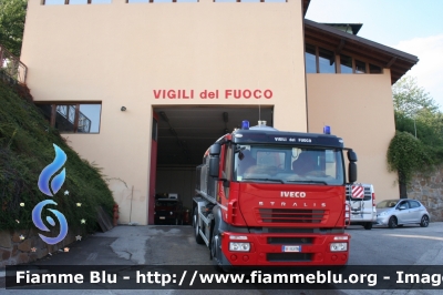 Iveco Stralis AD260S42 I serie
Vigili del Fuoco
Unione Distrettuale di Fondo
Distaccata al Corpo Volontario di Castelfondo (TN)
mezzo con attrezzatura scarrabile
qui con cisterna per acqua potabile
allestita Tecno-Gen
VF 9G8 TN
Parole chiave: Iveco Stralis_AD260S42_Iserie VF9G8TN