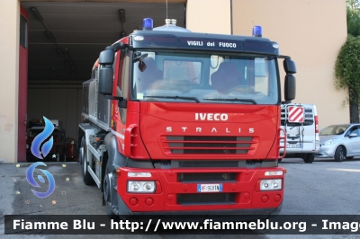 Iveco Stralis AD260S42 I serie
Vigili del Fuoco
Unione Distrettuale di Fondo
Distaccata al Corpo Volontario di Castelfondo (TN)
mezzo con attrezzatura scarrabile
qui con cisterna per acqua potabile
allestita Tecno-Gen
VF 9G8 TN
Parole chiave: Iveco Stralis_AD260S42_Iserie VF9G8TN