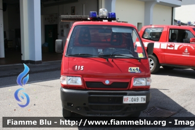 Piaggio Porter 4x4 II serie
Vigili del Fuoco
Unione Distrettuale di Trento
Corpo Volontario di Sopramonte (TN)
VF 0A9 TN
Parole chiave: Piaggio Porter_4x4_IIserie VF0A9TN