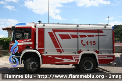 Scania P380 4x4 I serie
Vigili del Fuoco
Unione Distrettuale di Trento
Corpo Volontario di Sopramonte (TN)
AutoPompaSerbatoio allestimento Rosenbauer
VF 4D0 TN
Parole chiave: Scania P380_4x4_Iserie VF4D0TN