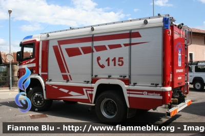 Scania P380 4x4 I serie
Vigili del Fuoco
Unione Distrettuale di Trento
Corpo Volontario di Sopramonte (TN)
AutoPompaSerbatoio allestimento Rosenbauer
VF 4D0 TN
Parole chiave: Scania P380_4x4_Iserie VF4D0TN