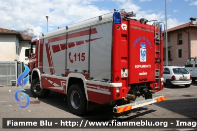 Scania P380 4x4 I serie
Vigili del Fuoco
Unione Distrettuale di Trento
Corpo Volontario di Sopramonte (TN)
AutoPompaSerbatoio allestimento Rosenbauer
VF 4D0 TN
Parole chiave: Scania P380_4x4_Iserie VF4D0TN