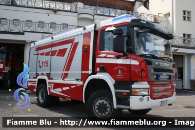 Scania P380 4x4 I serie
Vigili del Fuoco
Unione Distrettuale di Trento
Corpo Volontario di Sopramonte (TN)
AutoPompaSerbatoio allestimento Rosenbauer
VF 4D0 TN
Parole chiave: Scania P380_4x4_Iserie VF4D0TN