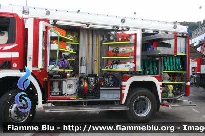 Scania P380 4x4 I serie
Vigili del Fuoco
Unione Distrettuale di Trento
Corpo Volontario di Sopramonte (TN)
AutoPompaSerbatoio allestimento Rosenbauer
VF 4D0 TN
Parole chiave: Scania P380_4x4_Iserie VF4D0TN