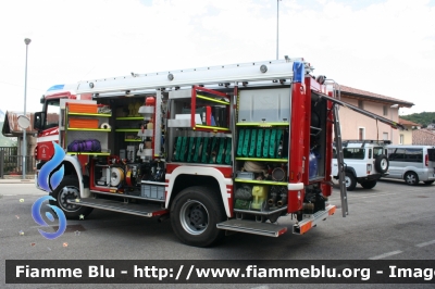 Scania P380 4x4 I serie
Vigili del Fuoco
Unione Distrettuale di Trento
Corpo Volontario di Sopramonte (TN)
AutoPompaSerbatoio allestimento Rosenbauer
VF 4D0 TN
Parole chiave: Scania P380_4x4_Iserie VF4D0TN