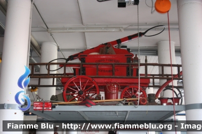 Pompa a Mano
Vigili del Fuoco
Unione Distrettuale di Trento
Corpo Volontario di Sopramonte (TN)
museata presso la caserma
Parole chiave: Pompa a Mano