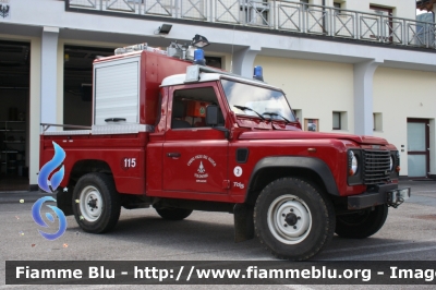 Land Rover Defender 110
Vigili del Fuoco
Unione Distrettuale di Trento
Corpo Volontario di Sopramonte (TN)
VF 0D1 TN
Parole chiave: Land_Rover Defender_110 VF0D1TN