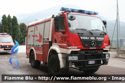 Mercedes-Benz Unimog U20
Vigili del Fuoco
Distretto di Trento
Corpo Volontario di Romagnano (TN)
allestimento Rosenbauer-Brandshutz
VF 9H5 TN
Parole chiave: Mercedes-Benz Unimog_U20 VF9H5TN