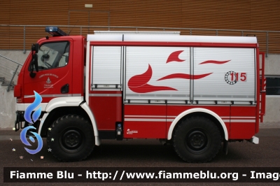 Mercedes-Benz Unimog U20
Vigili del Fuoco
Distretto di Trento
Corpo Volontario di Romagnano (TN)
allestimento Rosenbauer-Brandshutz
VF 9H5 TN
Parole chiave: Mercedes-Benz Unimog_U20 VF9H5TN