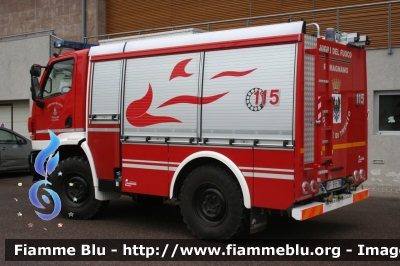 Mercedes-Benz Unimog U20
Vigili del Fuoco
Distretto di Trento
Corpo Volontario di Romagnano (TN)
allestimento Rosenbauer-Brandshutz
VF 9H5 TN
Parole chiave: Mercedes-Benz Unimog_U20 VF9H5TN