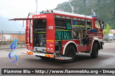 Mercedes-Benz Unimog U20
Vigili del Fuoco
Distretto di Trento
Corpo Volontario di Romagnano (TN)
allestimento Rosenbauer-Brandshutz
VF 9H5 TN
Parole chiave: Mercedes-Benz Unimog _U20 VF9H5TN