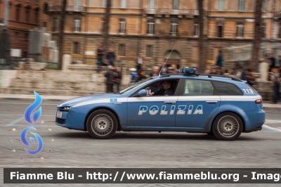 Alfa Romeo 159 Sportwagon Q4
Polizia di Stato
Polizia Stradale
Parole chiave: Alfa_Romeo 159_Sportwagon_Q4