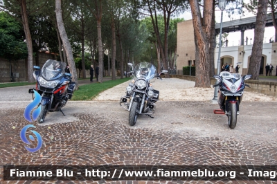 Moto Guzzi California Touring 1400
Carabinieri
Reggimento Corazzieri
CC A4889

203° Anniversario
dell'Arma dei Carabinieri
Parole chiave: Moto_Guzzi California_Touring_1400 CCA4889