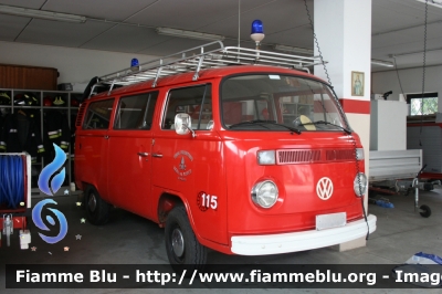 VolksWagen Transporter T2
Vigili del Fuoco
Unione Distrettuale di Fondo
Corpo Volontario di Romeno (TN)
VFs 7F0 TN
* Mezzo Storico *
Parole chiave: VolksWagen Transporter_T2 VFs7F0TN