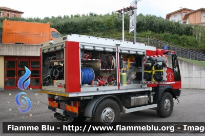 Bucher BU200 4X4
Vigili del Fuoco
Unione Distrettuale di Fondo
Corpo Volontario di Dambel (TN)
VF 5H7 TN
Parole chiave: Bucher BU200_4X4 VF5H7TN