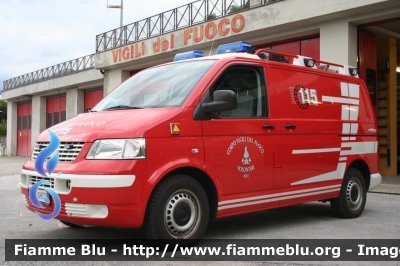 Volkswagen Transporter T5
Vigili del Fuoco
Unione Distrettuale di Fondo
Corpo Volontario di Revò (TN)
allestimento Mobiltec-Fahrzeugbau
VF 5H8 TN
Parole chiave: Volkswagen Transporter_T5 VF5H8TN