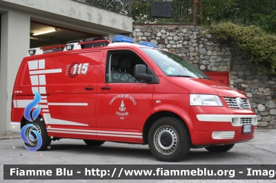 Volkswagen Transporter T5
Vigili del Fuoco
Unione Distrettuale di Fondo
Corpo Volontario di Revò (TN)
allestimento Mobiltec-Fahrzeugbau
VF 5H8 TN
Parole chiave: Volkswagen Transporter_T5 VF5H8TN