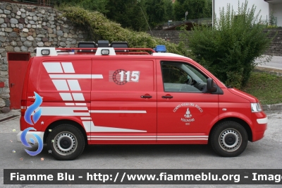 Volkswagen Transporter T5
Vigili del Fuoco
Unione Distrettuale di Fondo
Corpo Volontario di Revò (TN)
allestimento Mobiltec-Fahrzeugbau
VF 5H8 TN
Parole chiave: Volkswagen Transporter_T5 VF5H8TN