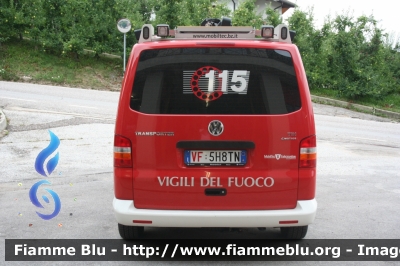 Volkswagen Transporter T5
Vigili del Fuoco
Unione Distrettuale di Fondo
Corpo Volontario di Revò (TN)
allestimento Mobiltec-Fahrzeugbau
VF 5H8 TN
Parole chiave: Volkswagen Transporter_T5 VF5H8TN