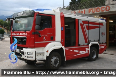 Man TGM 18.340 4x4 II serie
Vigili del Fuoco
Unione Distrettuale di Fondo
Corpo Volontario di Revò (TN)
Allestimento Rosenbauer
VF 7E5 TN
Parole chiave: Man TGM_18.340_4x4_IIserie VF7E5TN