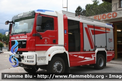 Man TGM 18.340 4x4 II serie
Vigili del Fuoco
Unione Distrettuale di Fondo
Corpo Volontario di Revò (TN)
Allestimento Rosenbauer
VF 7E5 TN
Parole chiave: Man TGM_18.340_4x4_IIserie VF7E5TN