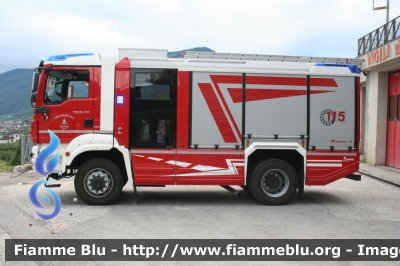 Man TGM 18.340 4x4 II serie
Vigili del Fuoco
Unione Distrettuale di Fondo
Corpo Volontario di Revò (TN)
Allestimento Rosenbauer
VF 7E5 TN
Parole chiave: Man TGM_18.340_4x4_IIserie VF7E5TN