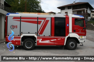 Man TGM 18.340 4x4 II serie
Vigili del Fuoco
Unione Distrettuale di Fondo
Corpo Volontario di Revò (TN)
Allestimento Rosenbauer
VF 7E5 TN
Parole chiave: Man TGM_18.340_4x4_IIserie VF7E5TN