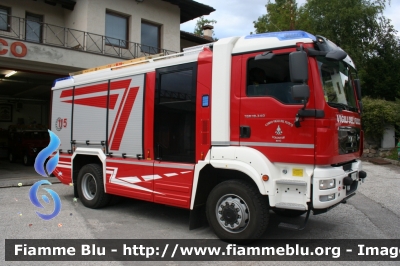 Man TGM 18.340 4x4 II serie
Vigili del Fuoco
Unione Distrettuale di Fondo
Corpo Volontario di Revò (TN)
Allestimento Rosenbauer
VF 7E5 TN
Parole chiave: Man TGM_18.340_4x4_IIserie VF7E5TN