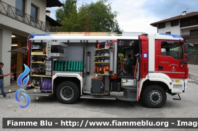 Man TGM 18.340 4x4 II serie
Vigili del Fuoco
Unione Distrettuale di Fondo
Corpo Volontario di Revò (TN)
Allestimento Rosenbauer
VF 7E5 TN
Parole chiave: Man TGM_18.340_4x4_IIserie VF7E5TN