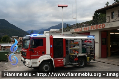 Man TGM 18.340 4x4 II serie
Vigili del Fuoco
Unione Distrettuale di Fondo
Corpo Volontario di Revò (TN)
Allestimento Rosenbauer
VF 7E5 TN
Parole chiave: Man TGM_18.340_4x4_IIserie VF7E5TN