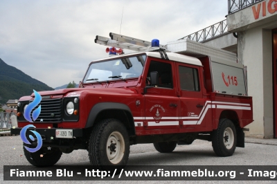 Land Rover Defender 130
Vigili del Fuoco
Unione Distrettuale di Fondo
Corpo Volontario di Revò (TN)
Allestimento  Kofler-Fahrzeugbau
VF G93 TN
Parole chiave: Land-Rover Defender_130 VFG93TN