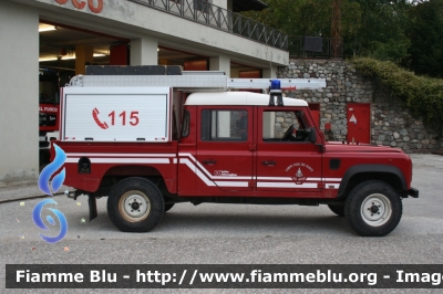 Land Rover Defender 130
Vigili del Fuoco
Unione Distrettuale di Fondo
Corpo Volontario di Revò (TN)
Allestimento  Kofler-Fahrzeugbau
VF G93 TN
Parole chiave: Land-Rover Defender_130 VFG93TN