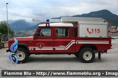 Land Rover Defender 130
Vigili del Fuoco
Unione Distrettuale di Fondo
Corpo Volontario di Revò (TN)
Allestimento  Kofler-Fahrzeugbau
VF G93 TN
Parole chiave: Land-Rover Defender_130 VFG93TN