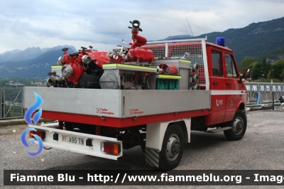 Iveco Daily 4X4 I serie
Vigili del Fuoco
Unione Distrettuale di Fondo
Corpo Volontario di Revò (TN)
Allestimento Kofler Fahrzeugbau
VF A90 TN
Parole chiave: Iveco Daily_4X4_Iserie VFA90TN