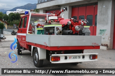 Iveco Daily 4X4 I serie
Vigili del Fuoco
Unione Distrettuale di Fondo
Corpo Volontario di Revò (TN)
Allestimento Kofler Fahrzeugbau
VF A90 TN
Parole chiave: Iveco Daily_4X4_Iserie VFA90TN