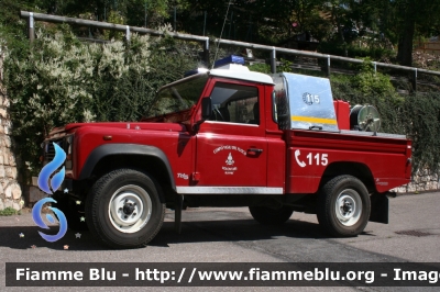 Land-Rover Defender 110
Vigili del Fuoco
Unione Distrettuale di Fondo
Corpo Volontario di Ruffrè Mendola (TN)
VF 0D4 TN
Parole chiave: Land-Rover Defender_110 VF0D4TN