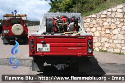 Land-Rover Defender 110
Vigili del Fuoco
Unione Distrettuale di Fondo
Corpo Volontario di Ruffrè Mendola (TN)
VF 0D4 TN
Parole chiave: Land-Rover Defender_110 VF0D4TN